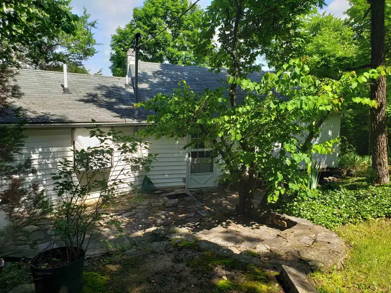 Versatile Retail Gift Shop and Cottages on 7.95 Acres with Mountain Views