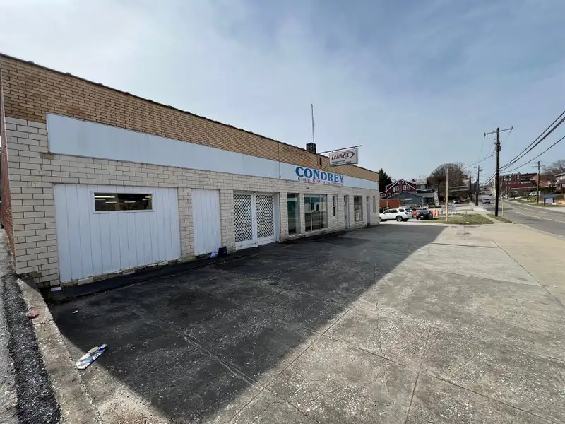 Historic Commercial Property with Showroom and Workshop in Marion, Nc