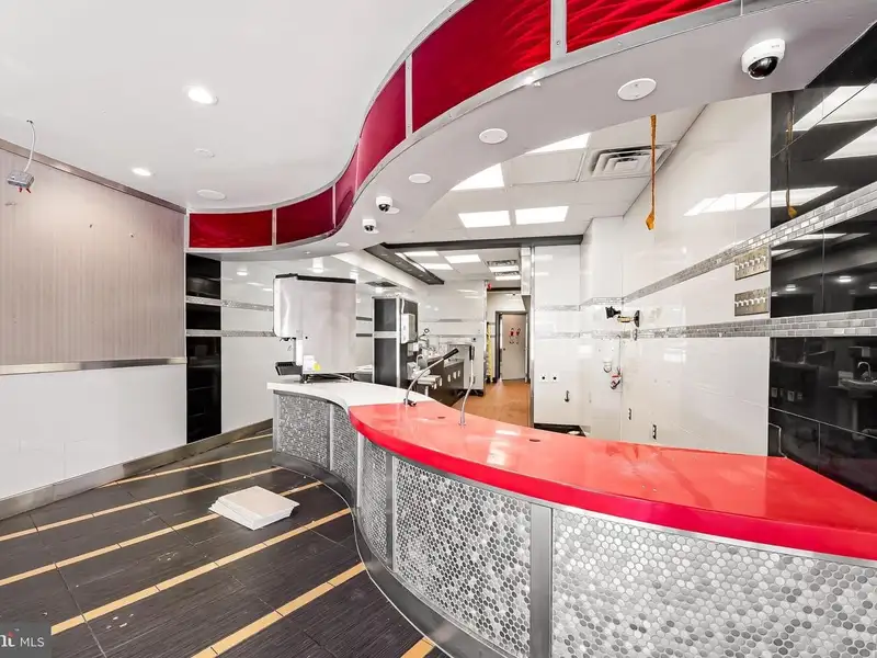 Two Storefronts in Towson: Restaurant and Vacant Space for Lease