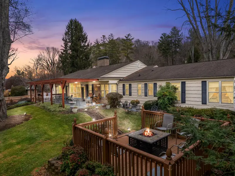 Ranch-style Estate Near Waynesville Inn, 5br/6.5ba, Ideal for Boutique Hospitality or Residence