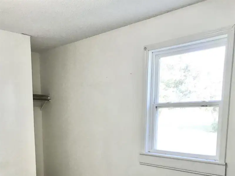 15-bedroom Building with 6.5 Baths Near Huntingdon and Jackson, Potential for Re-zoning