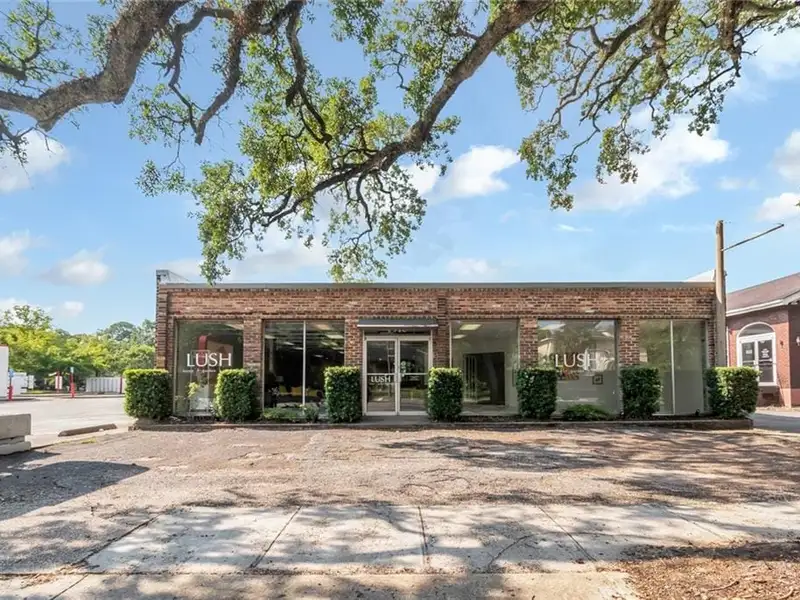 Prime Commercial Space with Dual Storefronts in Midtown, Mobile