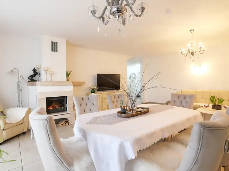 Versatile Residential and Commercial Property in Bad Lippspringe with Garden and Parking