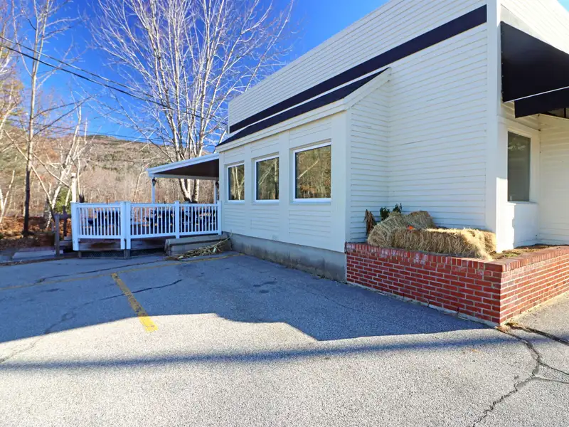Newly Renovated Pizza and Italian Restaurant on Busy Highway with River Views