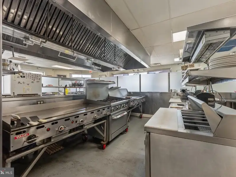Turnkey Restaurant with Outdoor Dining and Apartment in Wildwood Crest Business District