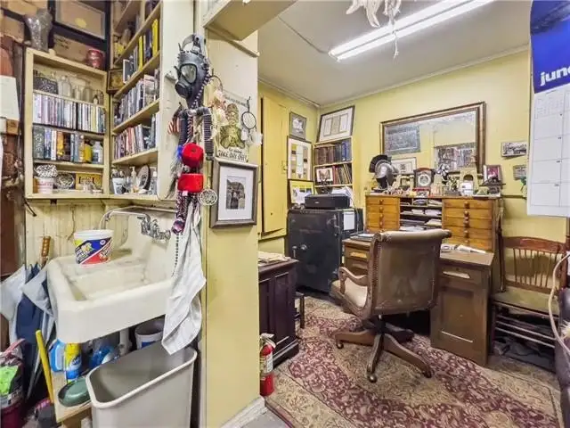 Versatile Mixed-use Property in Prime French Quarter Location