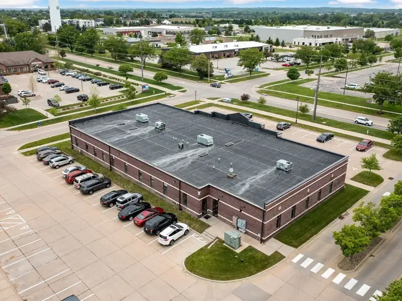 Versatile Office Building with Dual Tenant Configuration in Prime Location