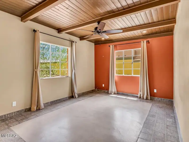 Fully Renovated Multi-family Property in Miramonte Neighborhood with 6 Apartments