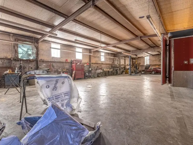 Profitable Auto Glass Repair and Body Shop with Expansion Potential in Hempstead County, Arkansas