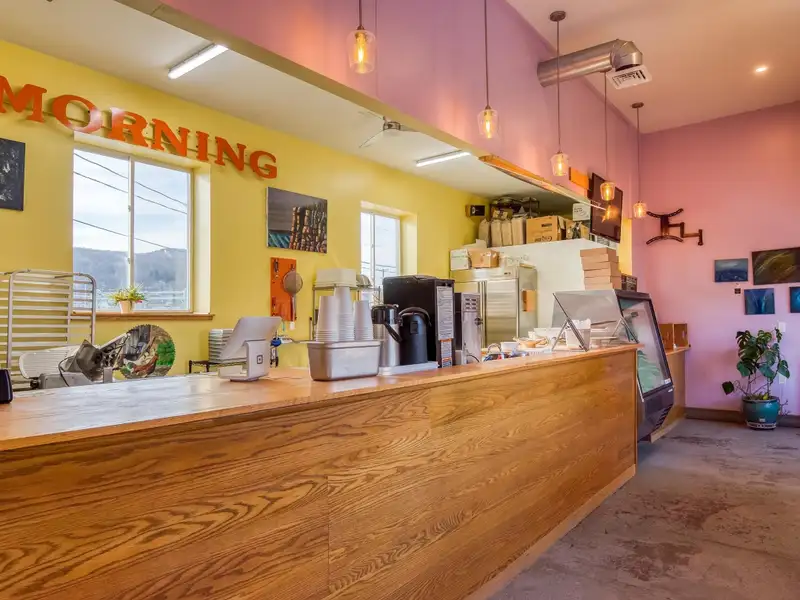 Fully Equipped Café and Bakery with Living Quarters on Main Street, Berlin