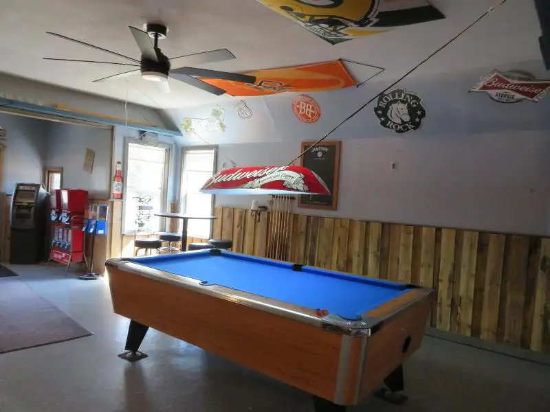 Turnkey Bar/restaurant with 2-bedroom Apartment and Development Potential in Northwoods