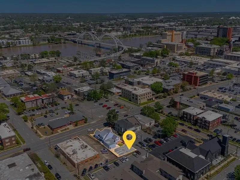 Remodeled Commercial Building Near I-630, Downtown Little Rock – Ideal for Office or Apartment