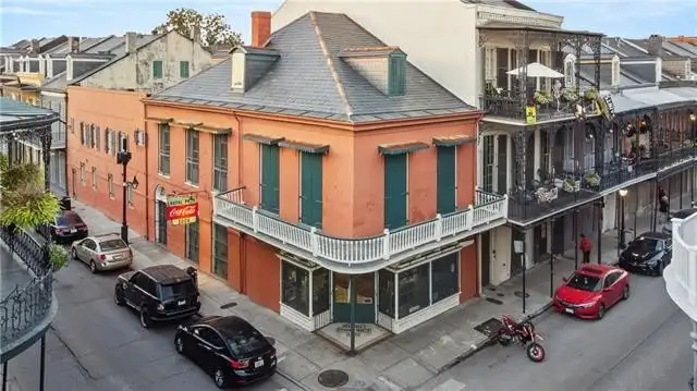 Versatile Mixed-use Property in Prime French Quarter Location