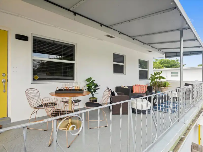 Multi-unit Garden Retreat in Oakland Park with Pool and Upgraded Apartments