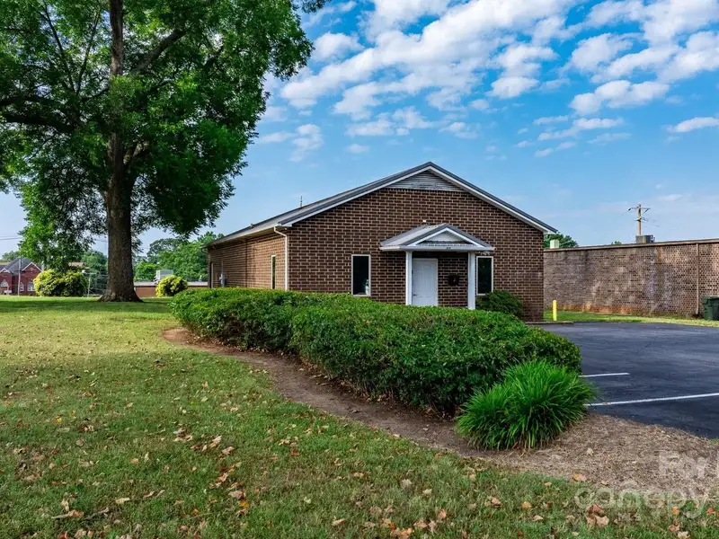 Prime Brick Office Building with Expansion Potential in Downtown Hickory