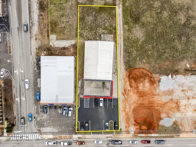 Commercial Building in High Traffic Area Near I-40 Exit 287 - 3657 Sq Ft