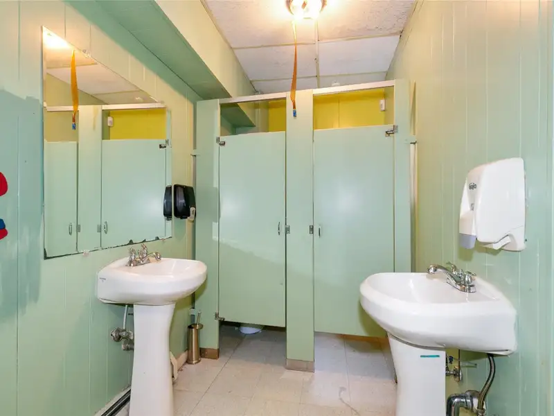Versatile Commercial Space for Rent in Mineola - Offices, Storage, and Amenities Included