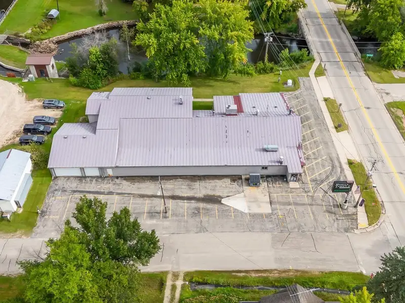 Commercial Property with Bowling Alley, Bar, Restaurant, and Apartments in Poy Sippi Community