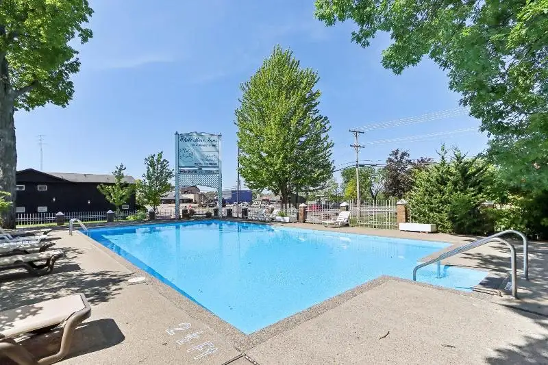 Historic Inn with Guest Suites and Motel Units in Wisconsin Dells