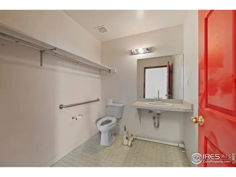 750 Sf Office/warehouse Condo for Lease in Unit 10 with Grade Level Door