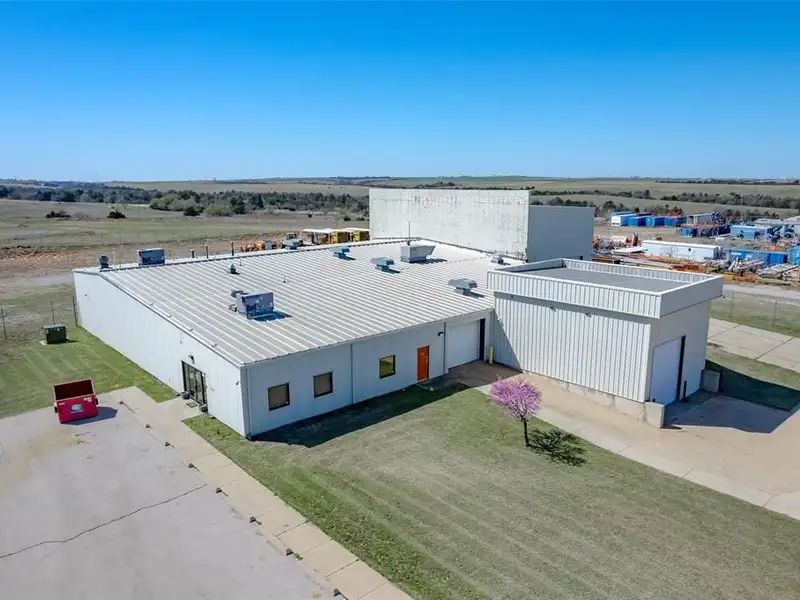 17,000 Sq Ft Versatile Industrial Facility on 402 Acres Near Oklahoma City