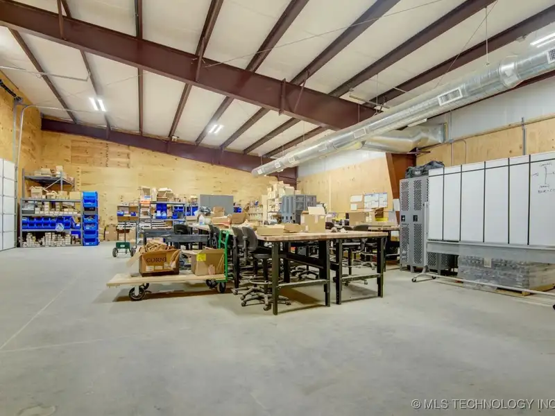 Fully Leased Office/warehouse with Nnn Lease in Prime Location, 45,000 Sf Yard Space