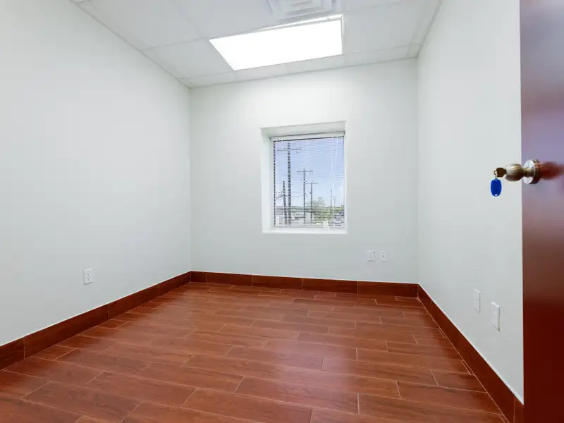 Modern 3-bedroom Home in San Antonio's Tradesman Drive Community