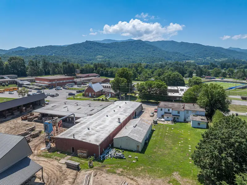 Mixed-use Industrial Property with Office, Storage, and Apartments in Bethel, Nc