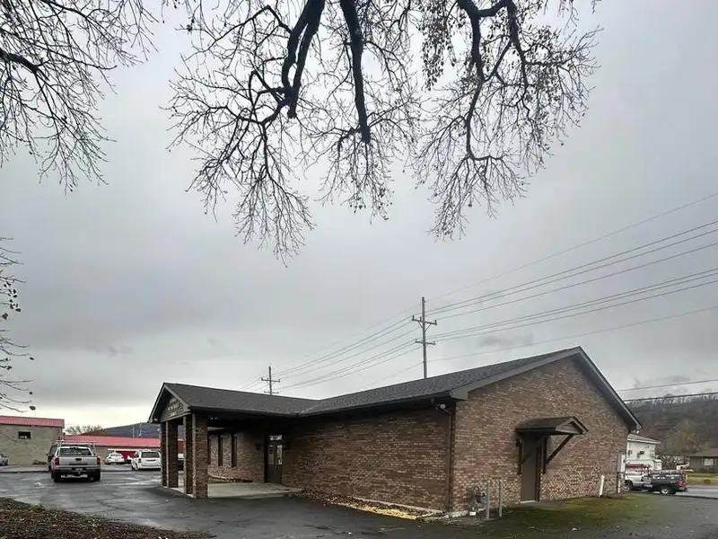 Versatile 3,200 Sq Ft Brick Building in High-traffic Location with Ample Parking