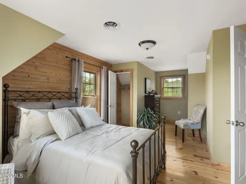 Commercial Log Home on 2 Acres with 3 Bedrooms and Scenic Views