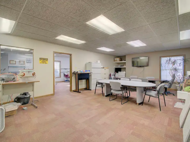 Move-in Ready 5,000 Sq Ft Commercial Space in Prime Edgewood Location