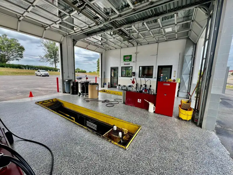 High-traffic B-3 Zoned Commercial Property on Lexington Rd. with Automotive Facility