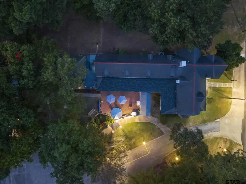 Historic Downtown Pittsburg Bed and Breakfast with 6 Ensuites and Unique Train Car Suite