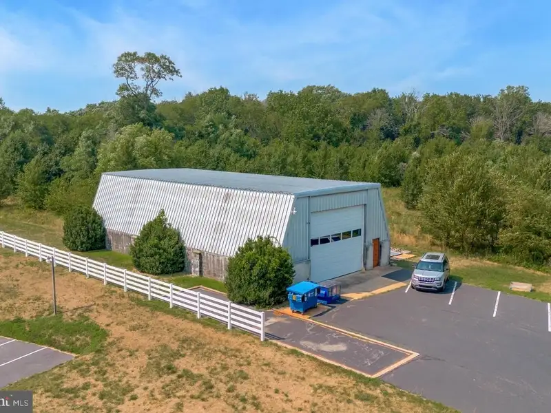 Multi-building Investment on 7 Acres: Barn, Farmhouse, and Warehouse with Rental Income