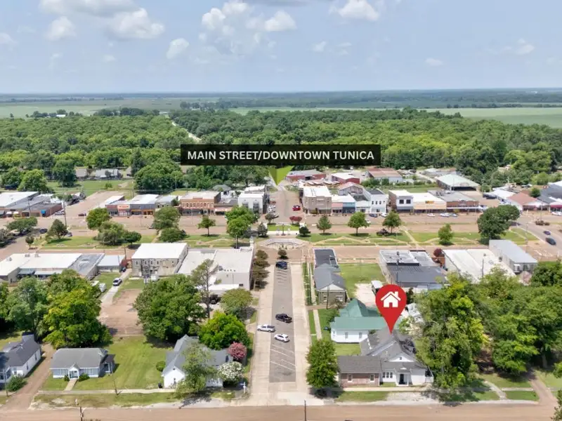 Versatile Office Space with Conference Room and Kitchen in Downtown Tunica
