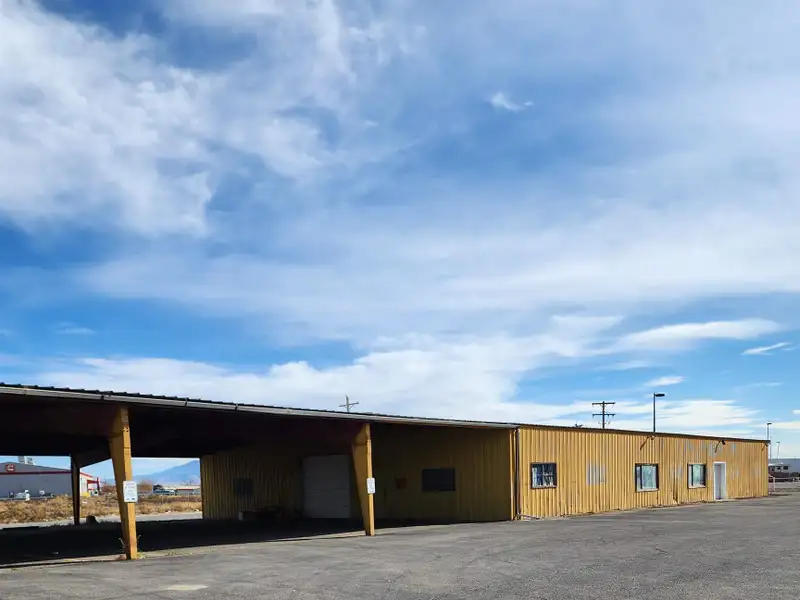 Lease-to-own 6,500 Sf Warehouse on 0.54 Acres in High-traffic Western Co Location