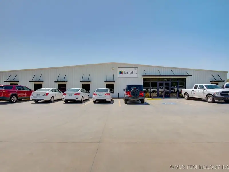 Fully Leased Office/warehouse with Nnn Lease in Prime Location, 45,000 Sf Yard Space