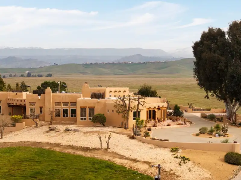 Luxury Estate with Stunning Views, Pool, Wine Cellar, and Extensive Amenities in Friant