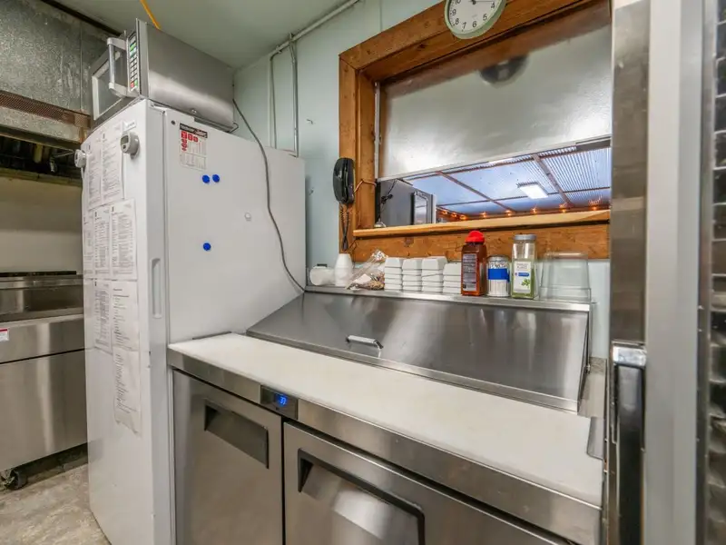 Commercial Restaurant on 3.4 Acres in Parsons, Tn with Highway Frontage and Modern Amenities