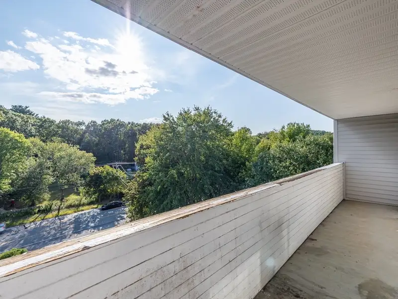 4th Floor Office Space for Sale in North Andover with Prime Visibility and Natural Light
