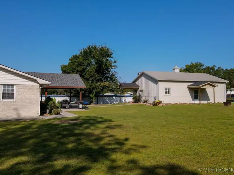 Commercial Property with House and Shops on 2 Acres in Coweta Near Casino