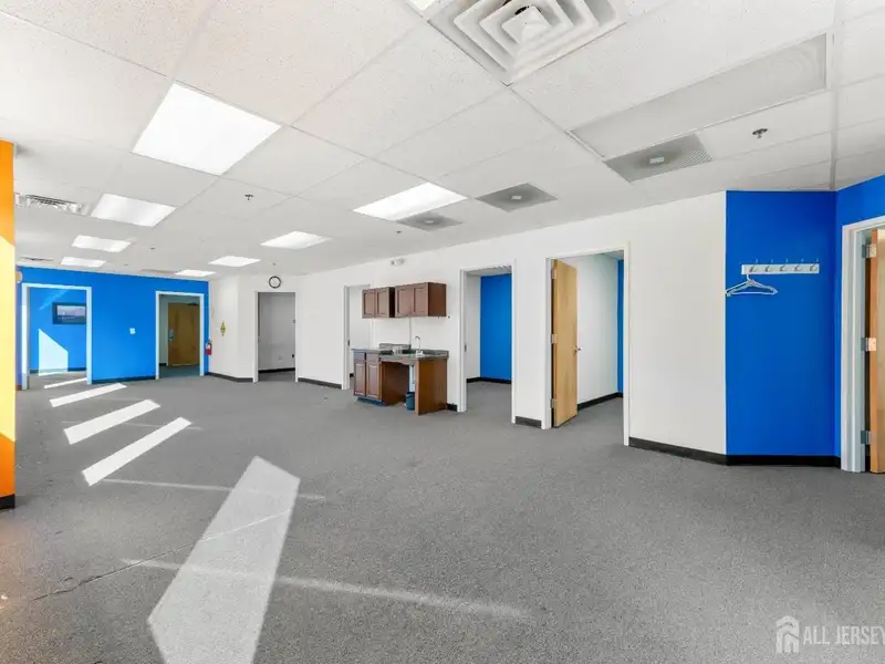 Prime 3,900 Sf Office Space for Lease in Middlesex County's Professional Complex