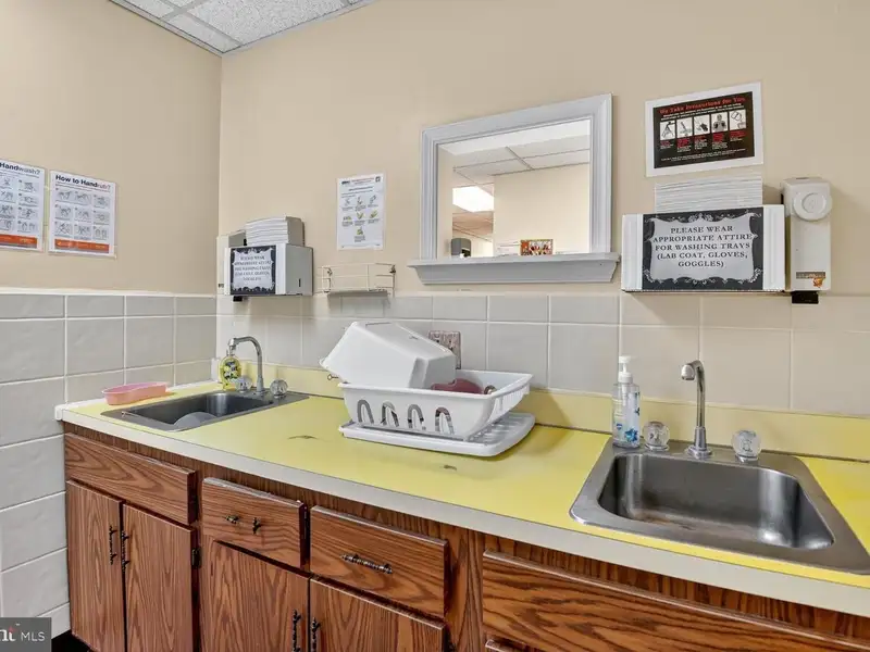 Affordable Office Suites Near Joint Base Andrews - Dual Suites with Separate Entrances