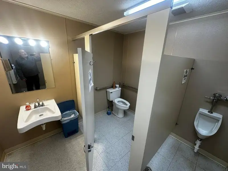 Versatile 3,200 Sq Ft Brick Building in High-traffic Location with Ample Parking