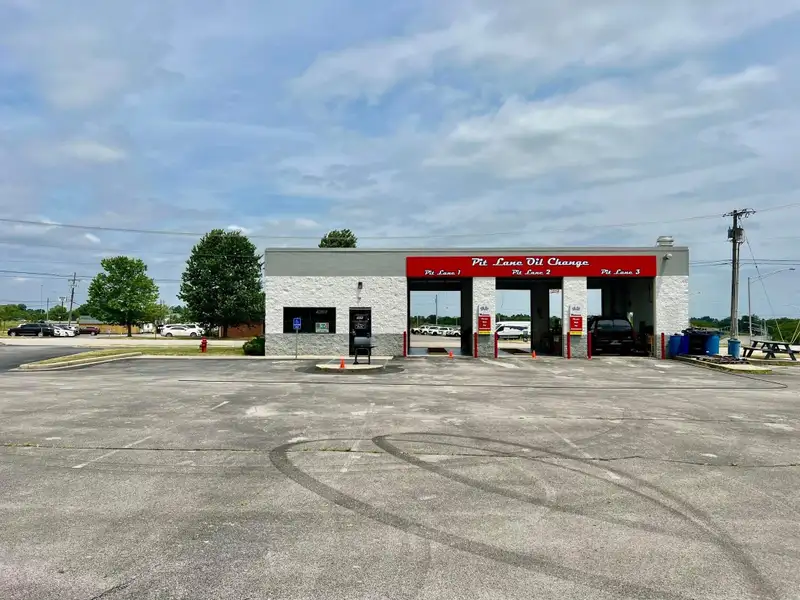 High-traffic B-3 Zoned Commercial Property on Lexington Rd. with Automotive Facility
