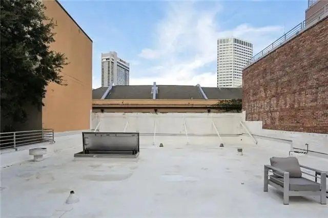 Historic 3-bedroom Residence with Rooftop Terrace in Cbd, Plus 1-bedroom Unit for Rental