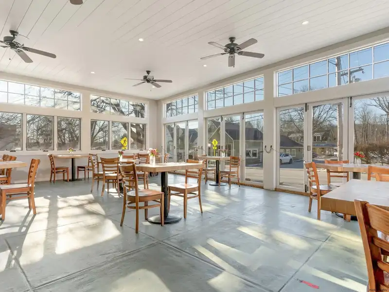 Renovated Pub and Hotel in Prime Woodstock Location with Restaurant and Apartments