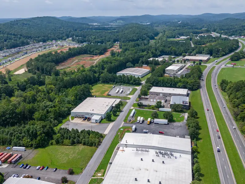 Industrial Warehouse with Food Quality Standards and Office Space in Prime Location