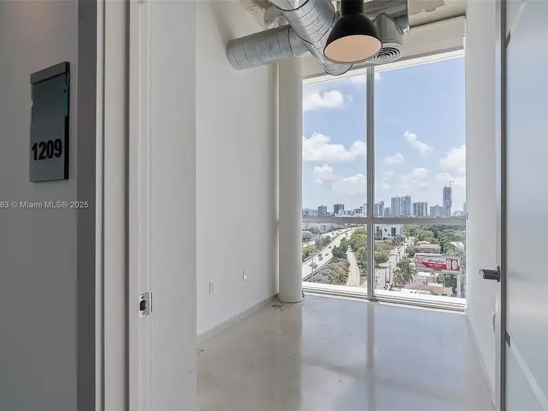 85sf Professional Office Space on 12th Floor Near I-95 and Brickell Area