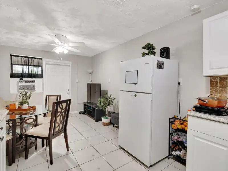 Well-maintained 6-unit Multifamily Property in South Florida with Value-add Potential
